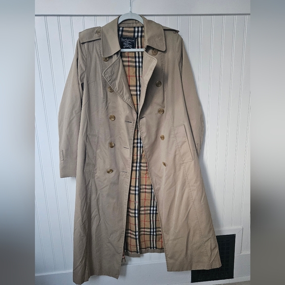 Burberry Jackets & Blazers - Burberry trench